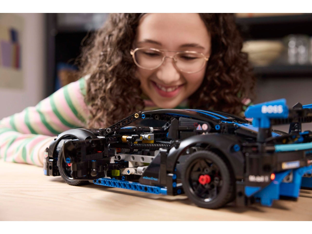 LEGO Technic - Auto da Corsa Porsche GT4 e-Performance, Macchina Giocattolo Telecomandata per Bambini da 10 Anni, Modellino di Auto da Costruire Interattivo, Regalo per i Fan dei Veicoli Supercar 42176