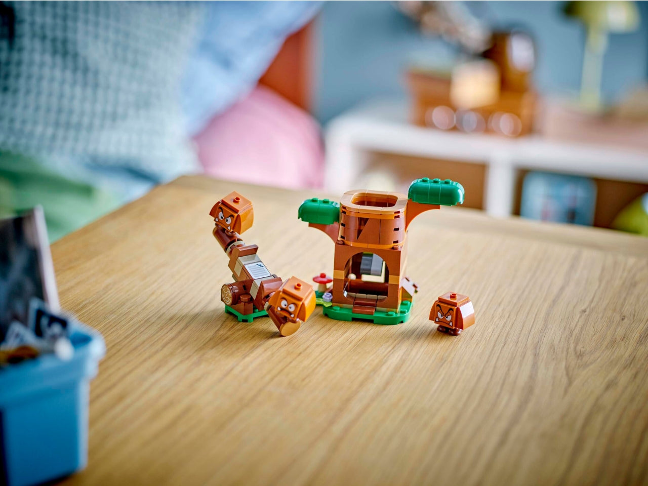 LEGO Super Mario - Divertente oggetto da collezione Nintendo: gioco di ruolo nel Parco giochi dei Goomba con questo playset 71433