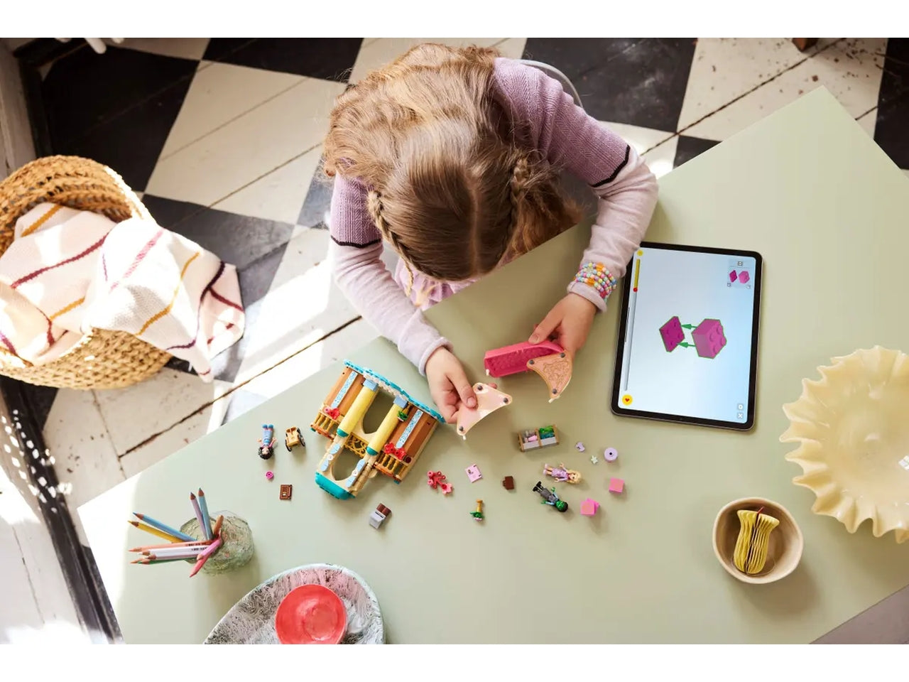 LEGO Wicked Glinda, Elphaba e Nessarose allâUniversitÃ  di Shiz, Giochi di Fantasia per Bambine e Bambini da 7 Anni con Barca, Casa delle Bambole Giocattolo e 3 Mini Bamboline, Idea Regalo 75681