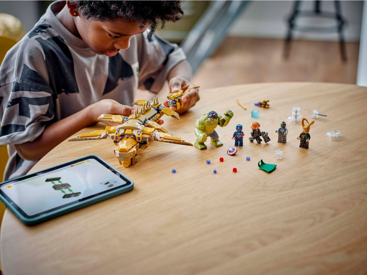 LEGO Marvel - Playset Avengers vs. Leviathan: questo set da collezione con supereroi per i bambini e le bambine dai 7 anni in su ricrea la scena della battaglia finale di Marvel: The Avengers dei Marvel Studios. 76290