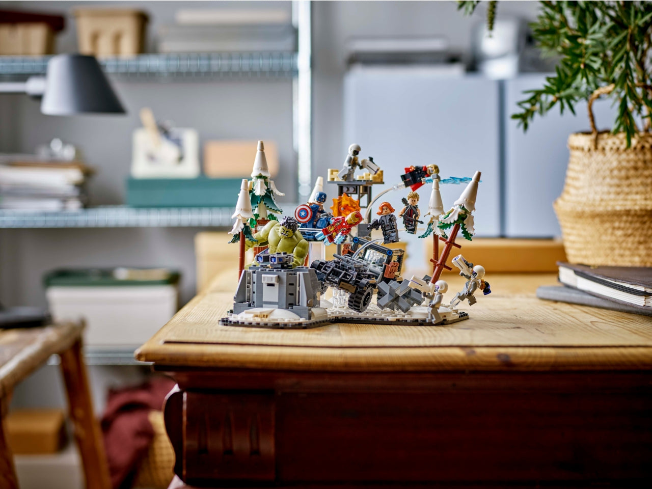 LEGO Marvel - Playset Avengers: questo giocattolo con supereroi costruibili ricrea lâepica battaglia di Avengers: Age of Ultron dei Marvel Studios con una serie di minifigure e caratteristiche autentiche 76291