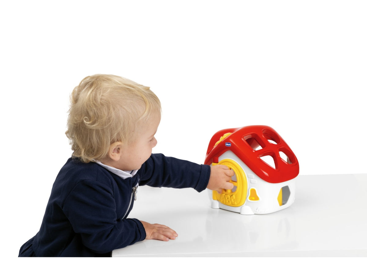Chicco ABC Casetta Incastri - Multicolor, Plastica, EtÃ  10-36 Mesi, Batterie Incluse, Dimensioni 19,2x15x16,8 cm $