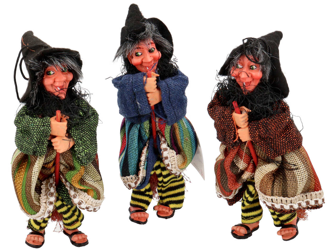 Befana volante con calze a righe e sandalo 15cm