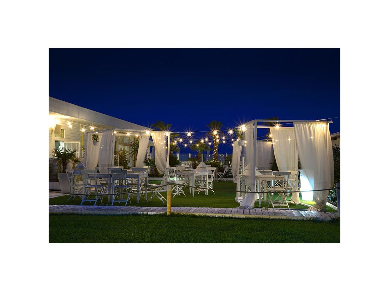 Catena di luci imperia brindisi misura 10mt con 10 porta lampade colore bianco piu' schuko