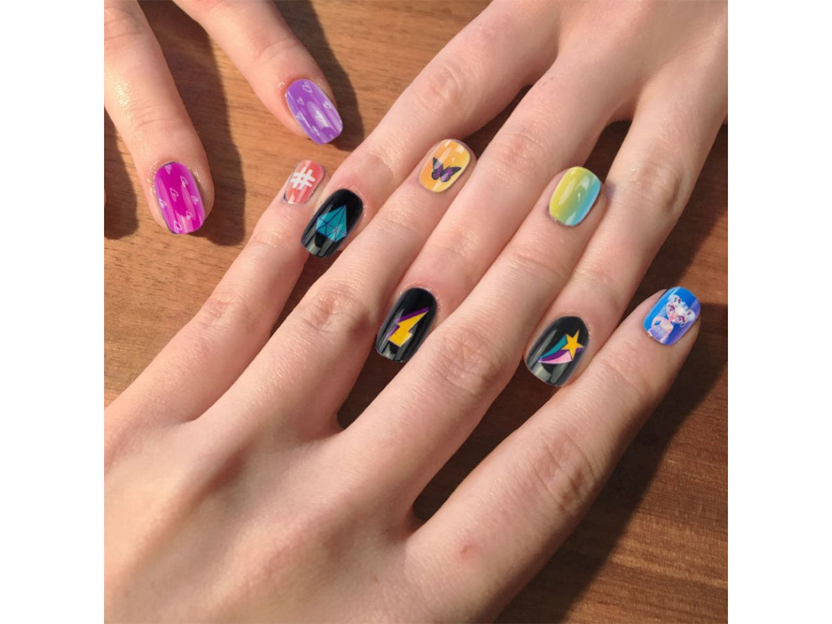 Influencer press-on nails