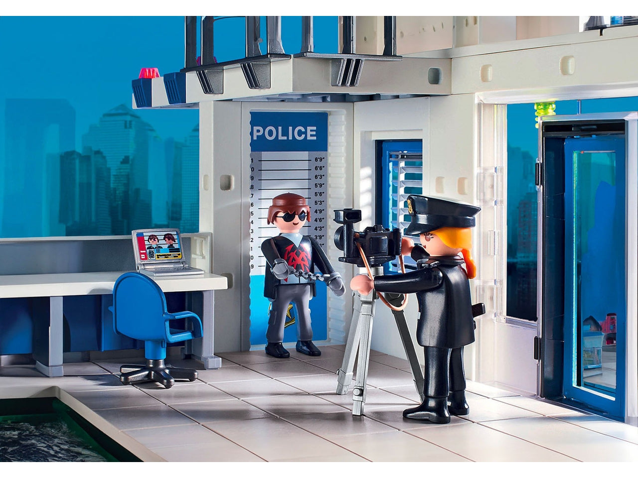 Playmobil Centrale della Polizia, edizione esclusiva per il 50Â° anniversario, con funzioni interattive, celle di fuga e piattaforma per elicotteri, giocattolo per bambini dai 4 anni in su | Playmobil
