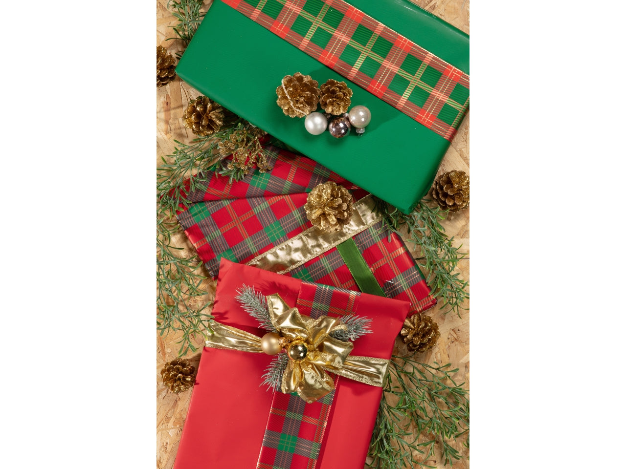 Rotolo carta da regalo tartan rosso e verde in polipropilene 40my, 1x25m - Piennepi