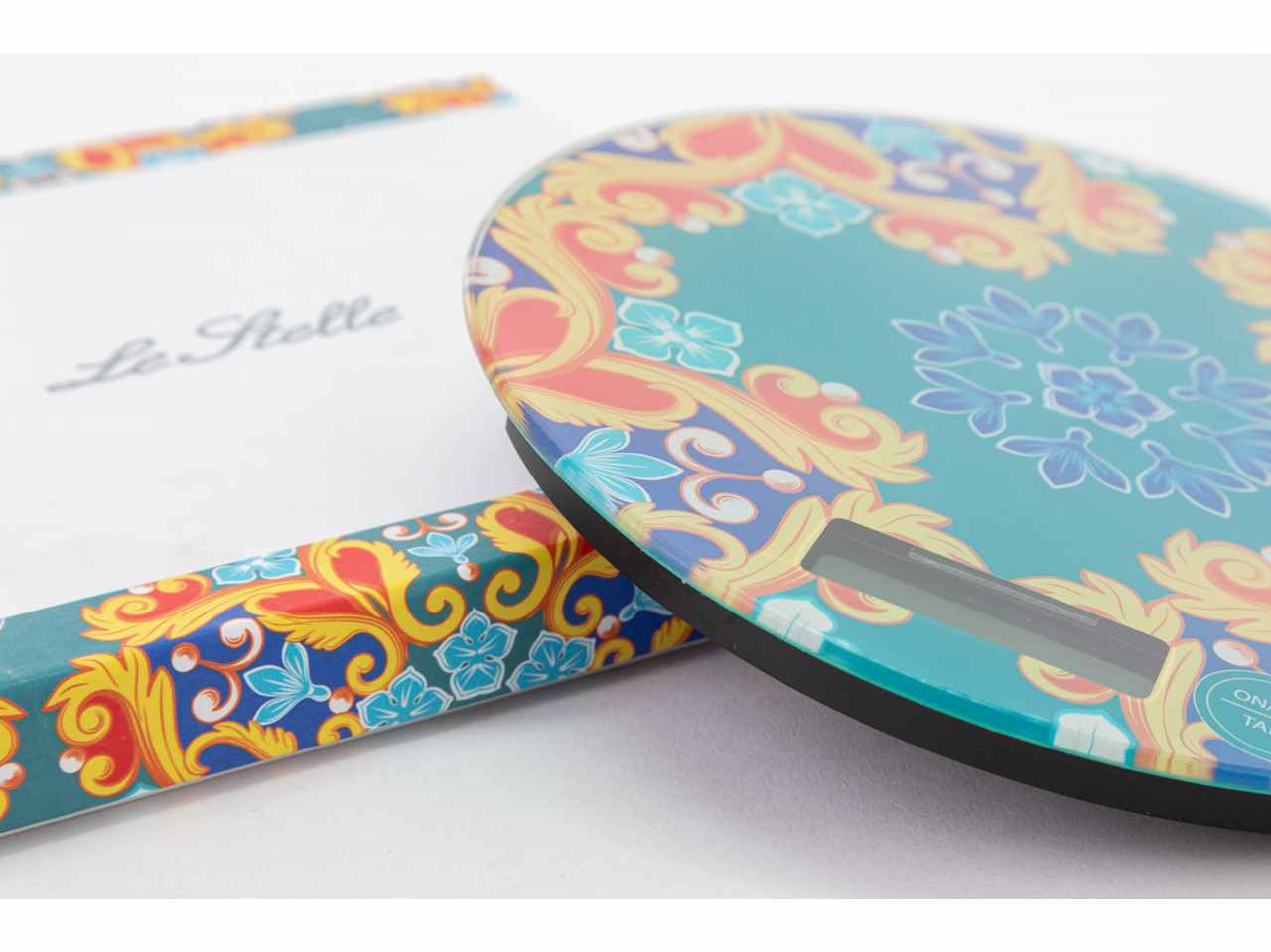 Bilancia digitale in vetro bomboniera romantica con fantasia maioliche, batteria inclusa - 19x2cm - Le Stelle