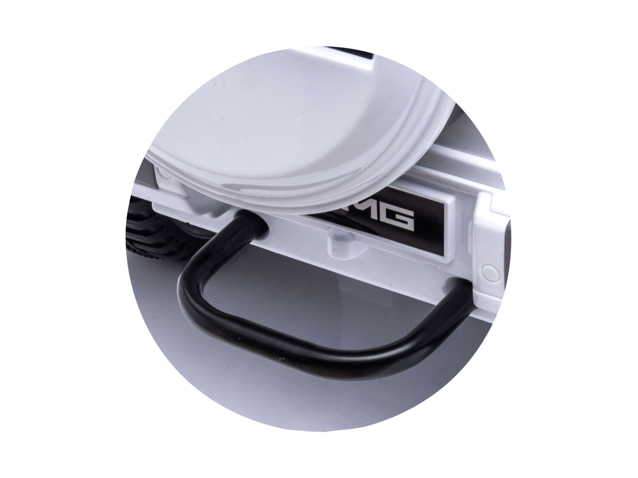 Auto elettriche suv mercedes g63 amg di colore bianco