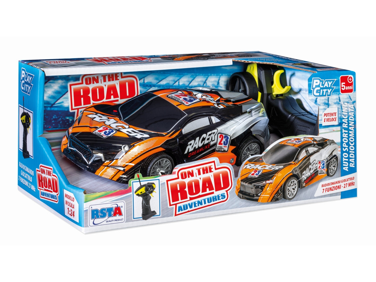 Auto radiocomandata sportiva on the road
