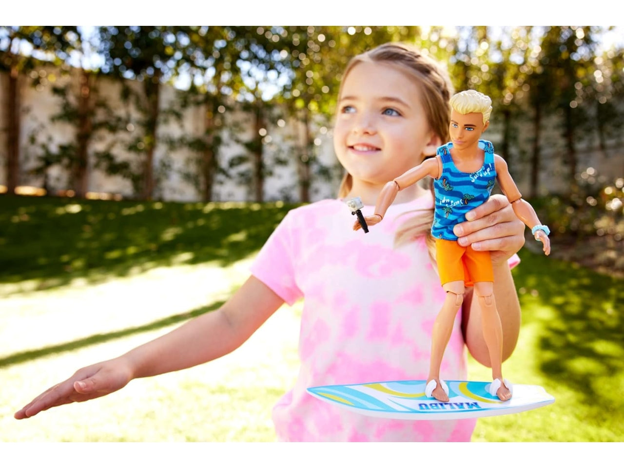Barbie Ken con tavola da serf e cagnolino
