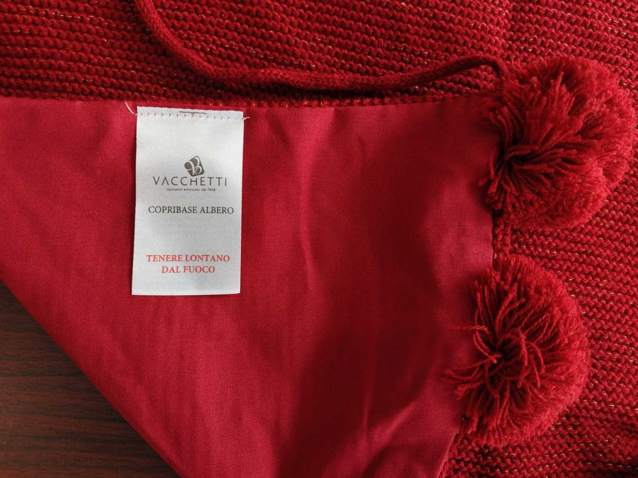 Copribase albero 100cm in tessuto maglia e ponpon rosso