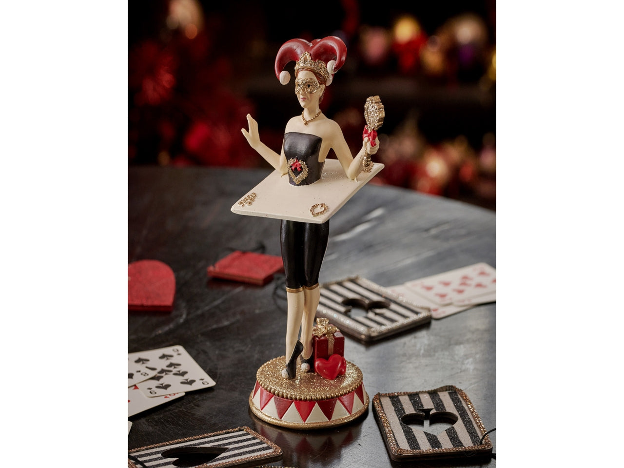 Donna jolly con carta 22,7cm in resina rosso