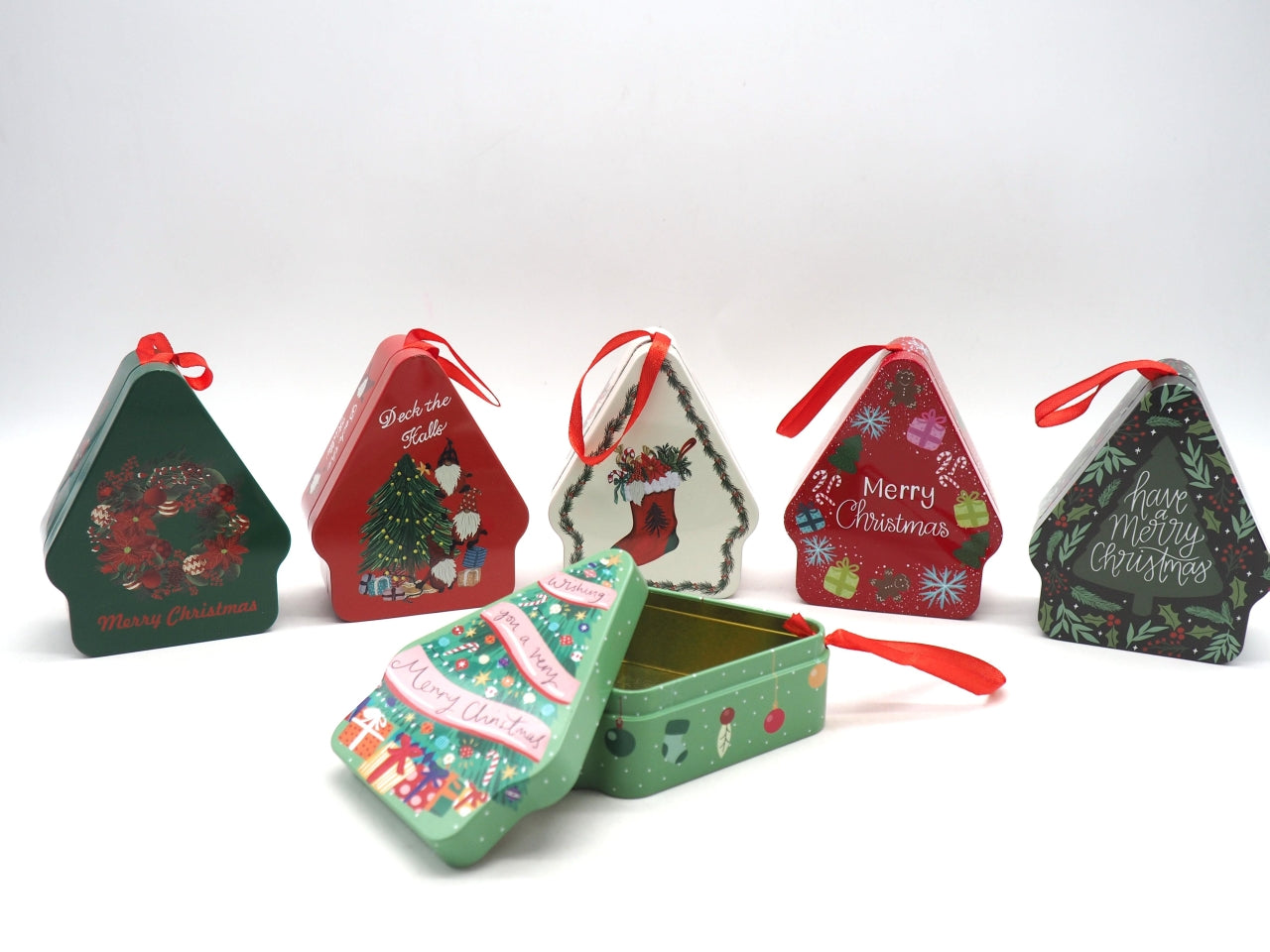 Scatola alberello in latta da appendere 10,5x8,5cm 6 decori assortiti