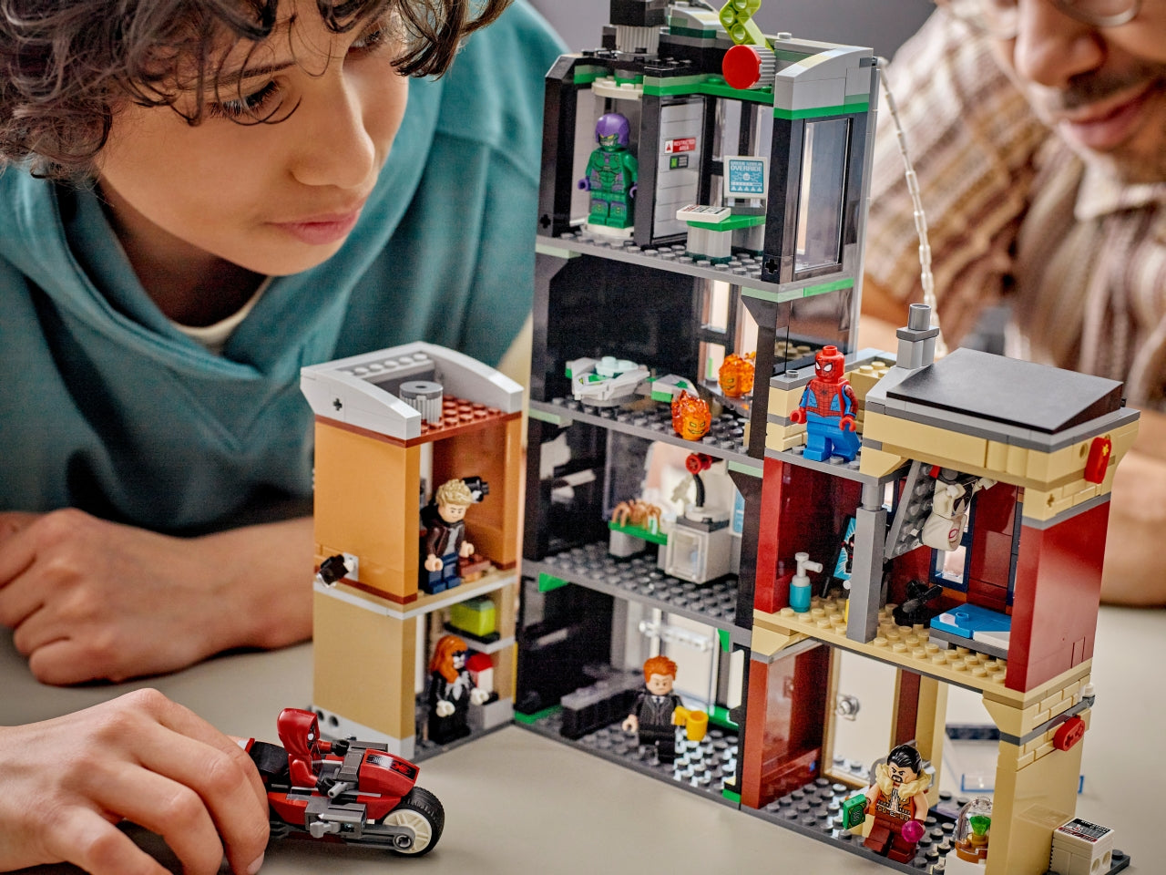 LEGO Spider-Man contro Oscorp