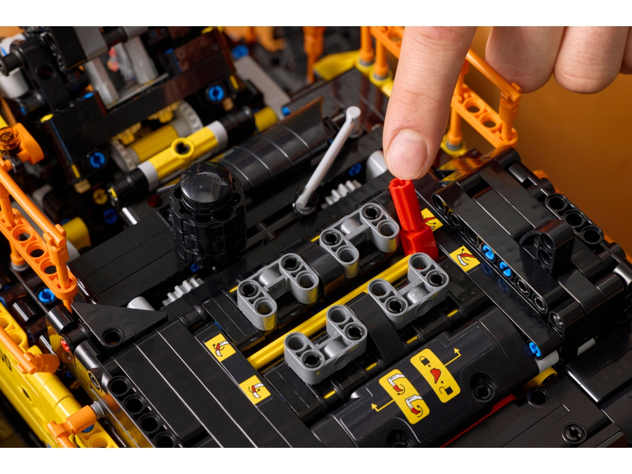 LEGO Escavatore Volvo EC500 Hybrid