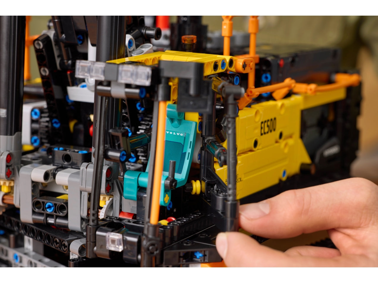 LEGO Escavatore Volvo EC500 Hybrid