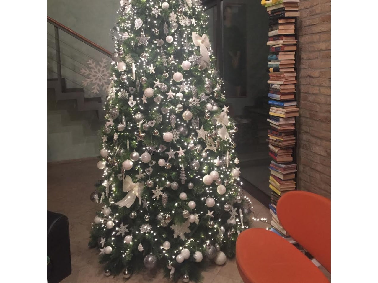 Catena luminosa musicale con 1000led bianco caldo e 4 giochi di luce, filo nero 4+20mt per uso interno/esterno IP44