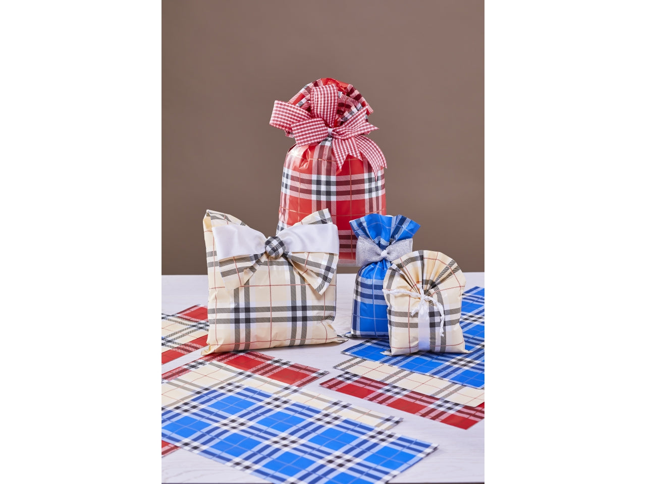 Buste perlate scozzese 35x50cm in confezione da 50 pezzi crema/rosso