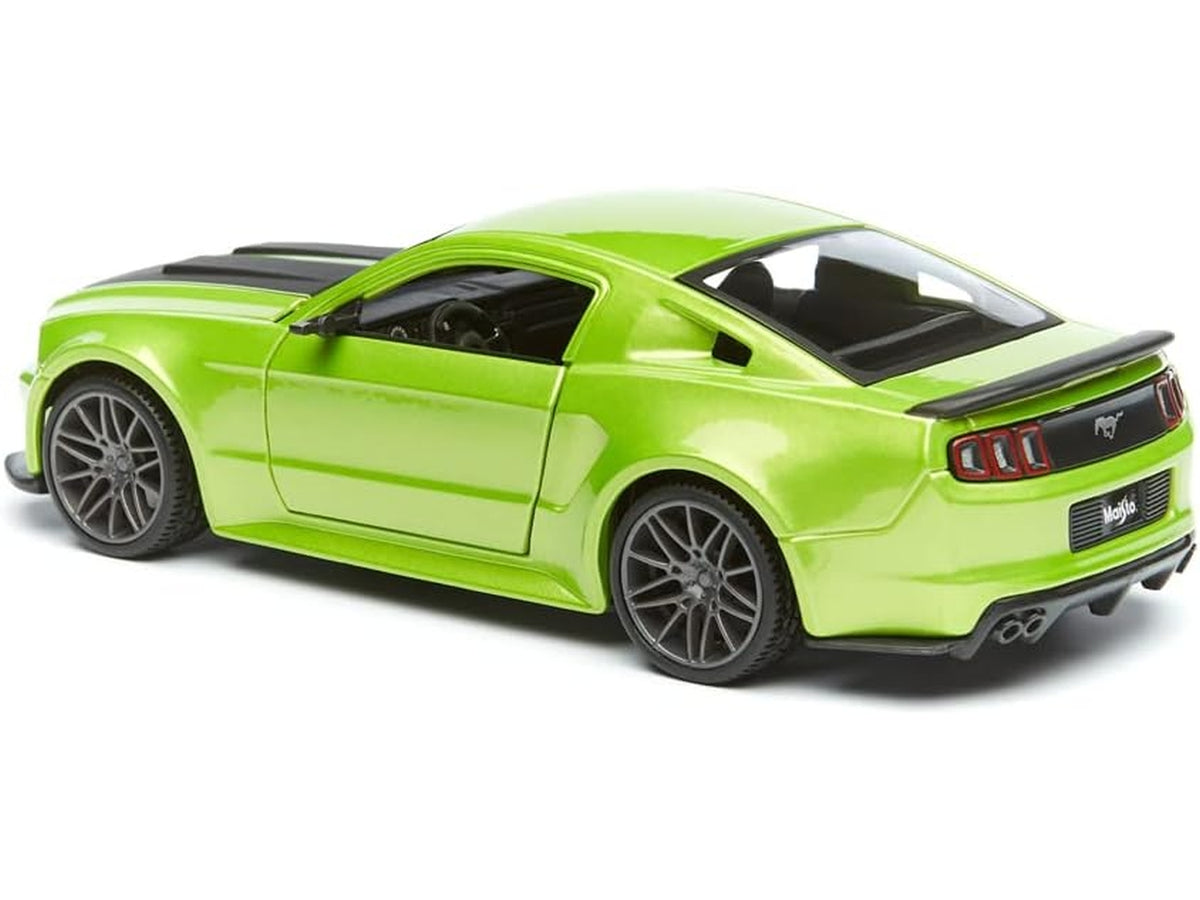Auto Ford Mustang anno 2014 street racer 1:24 $