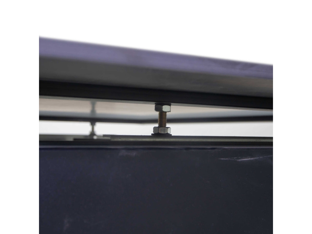 Tavolo Pepper allungabile con top in pietra sinterizzata antracite 160/200x90xh.76cm e piedi in metallo incrociati