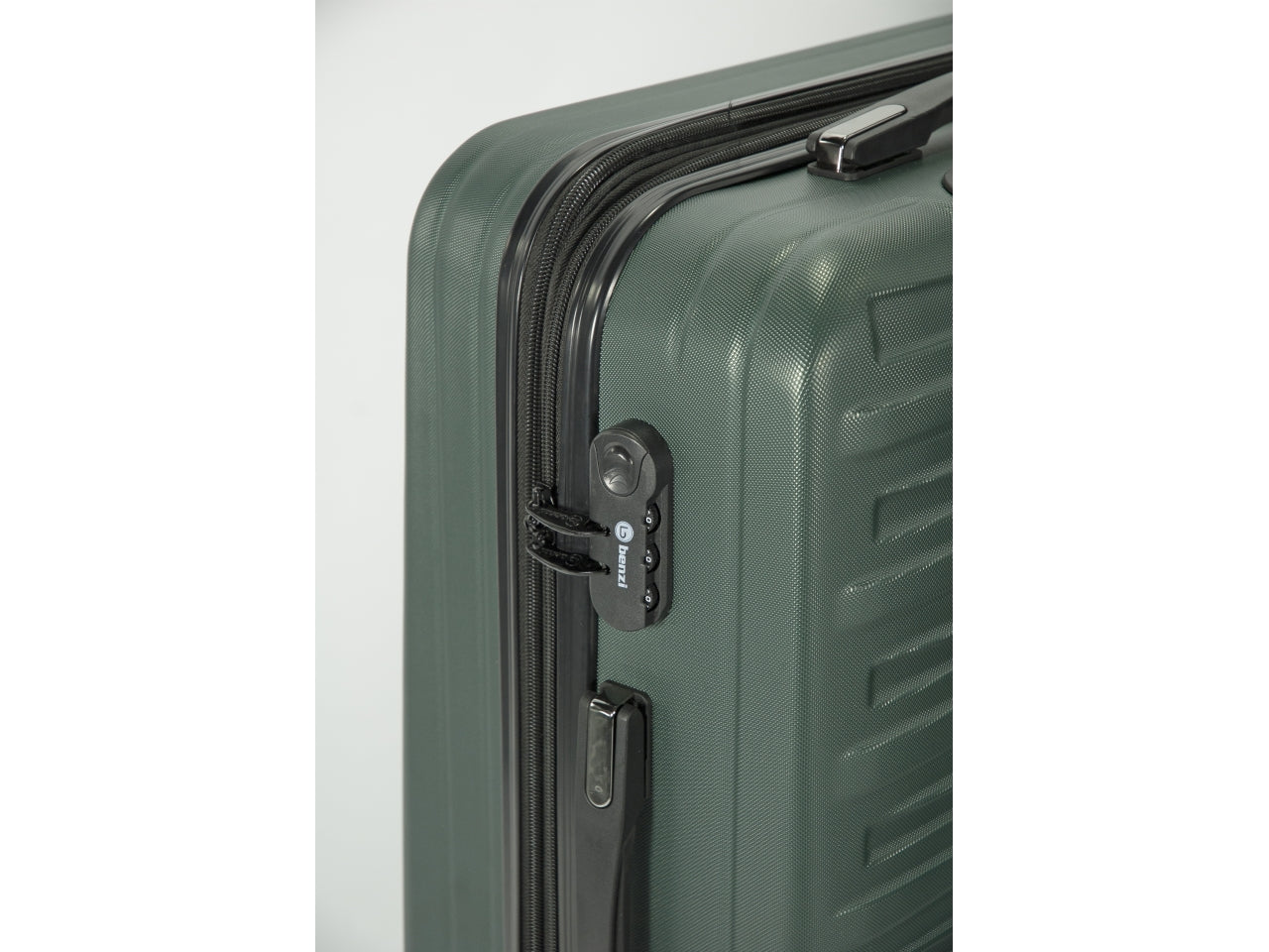 Trolley in abs 55xh.37x20 cerniera per estendere la capacita' da 35lt a 39lt con 4 ruote