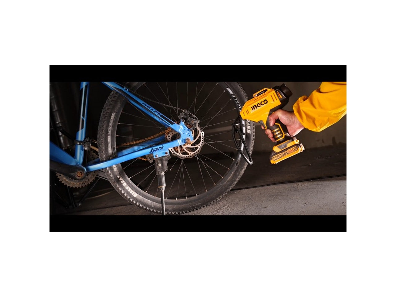 Compressore a batteria per auto 10,34bar nudo