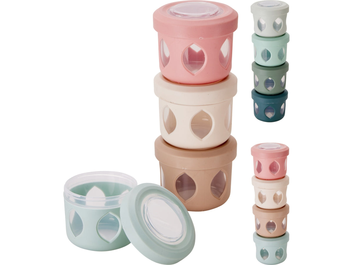 Set di 4 scatole porta provviste in PP con TPE, ciascuna da 115ml. Dimensioni per scatola d.7,5xh.6cm. TPE in 4 colori diversi, in 2 combinazioni assortite.