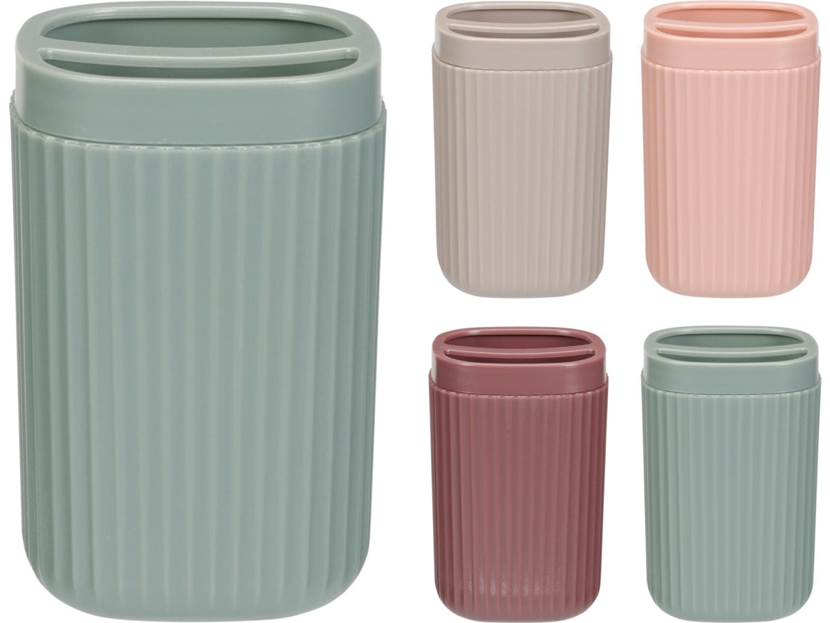 Portaspazzolino in materiale PS con capacitÃ  di 430ml. Dimensioni 7,5x7,5x11,7cm e peso 76gr. Presenta design a righe e finitura opaca. Disponibile in 4 colori assortiti