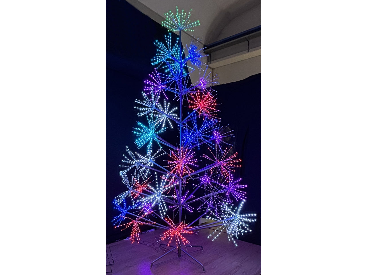 Albero luminoso 270cm con sfere luminose 2100led App-i light pro smart rgb per uso interno/esterno