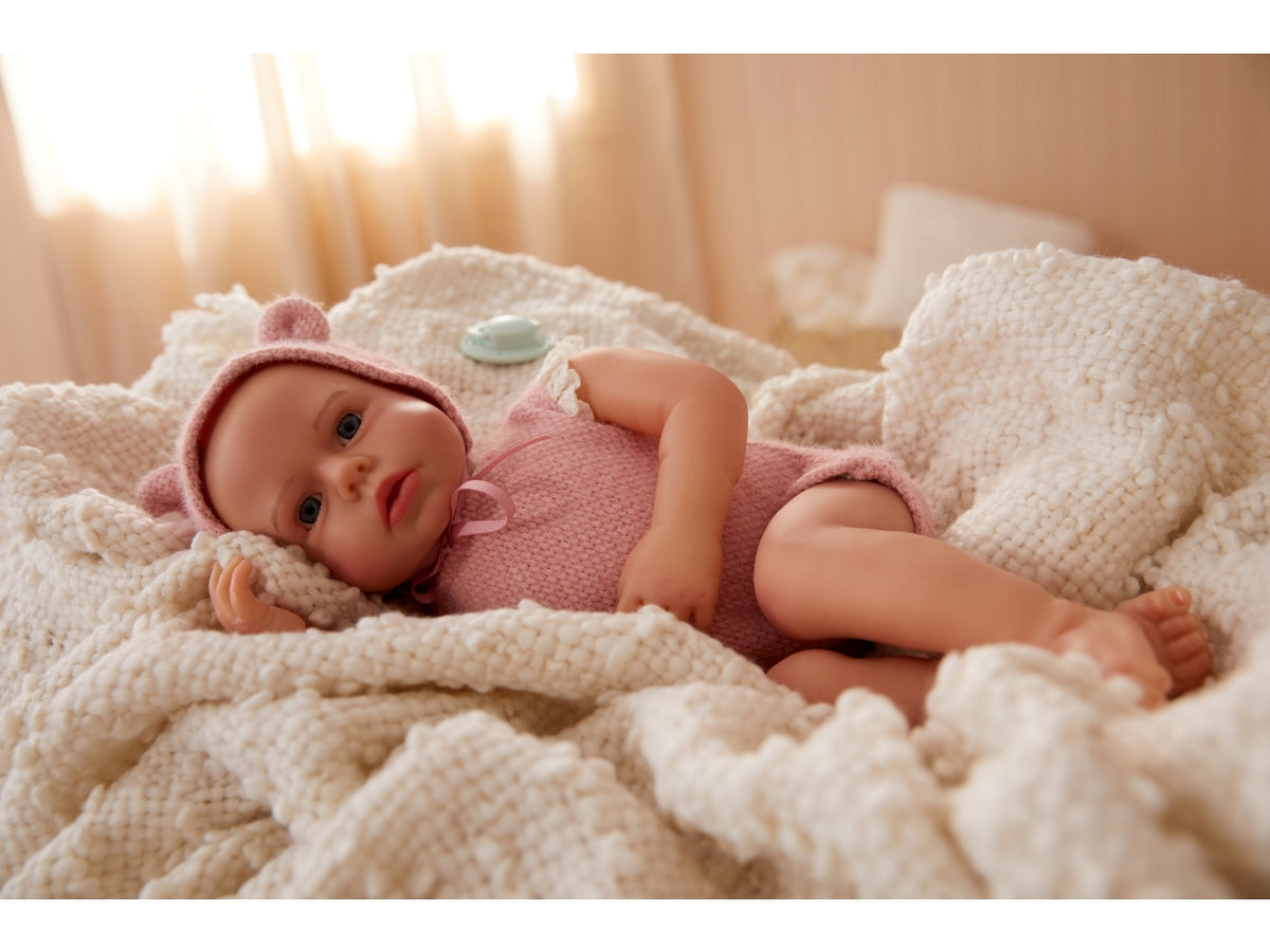 Baby born neoborn girl fair/open