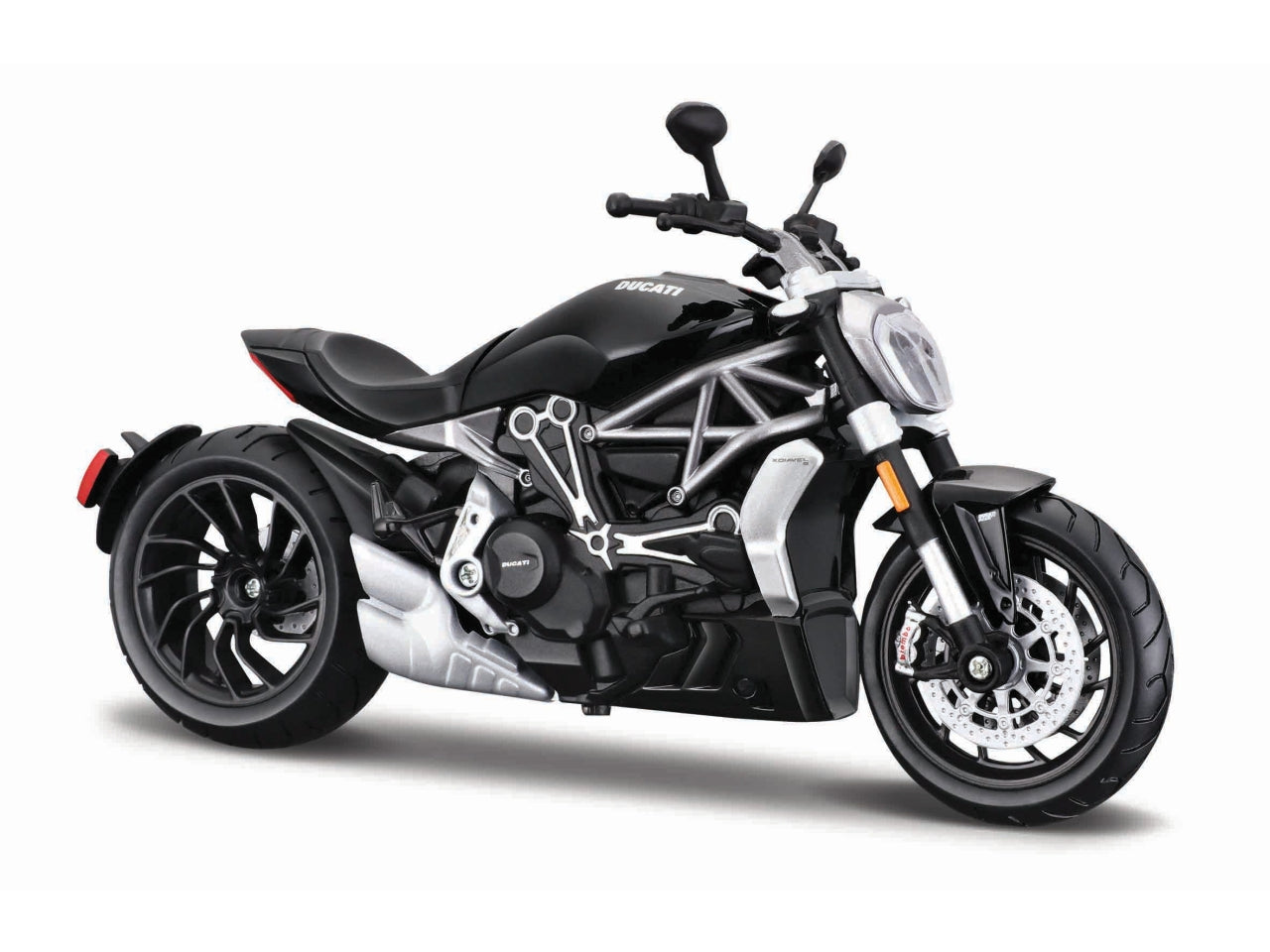 Modellino Moto Ducati - Scala 1:12 Modelli Assortiti: Die-cast, Licenza Ufficiale Ducati, Dettagli Realistici, Dimensioni 21,4x12,1x7 cm, Età 3+ | Maisto