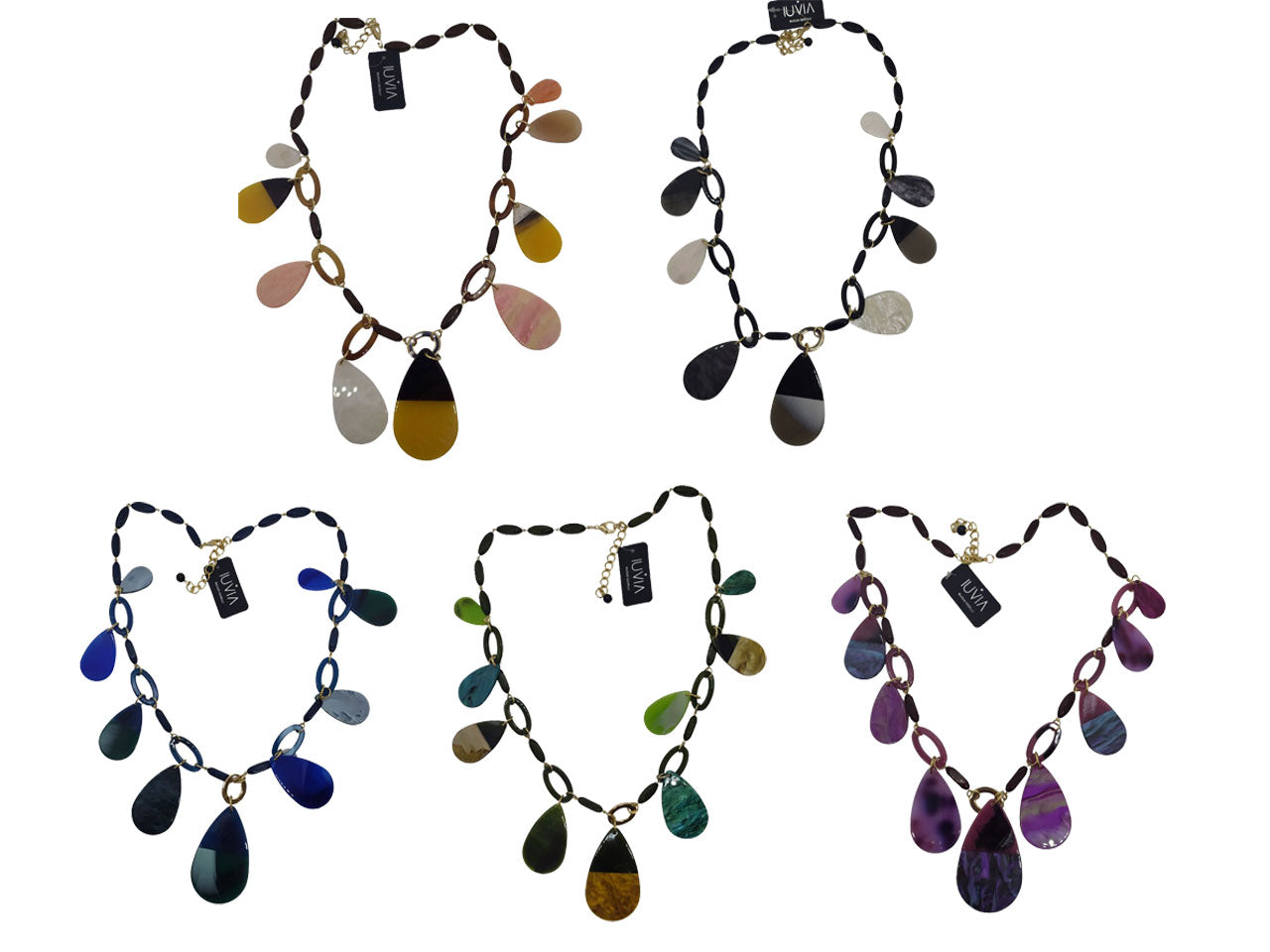 Collana lunga in resina con pendente