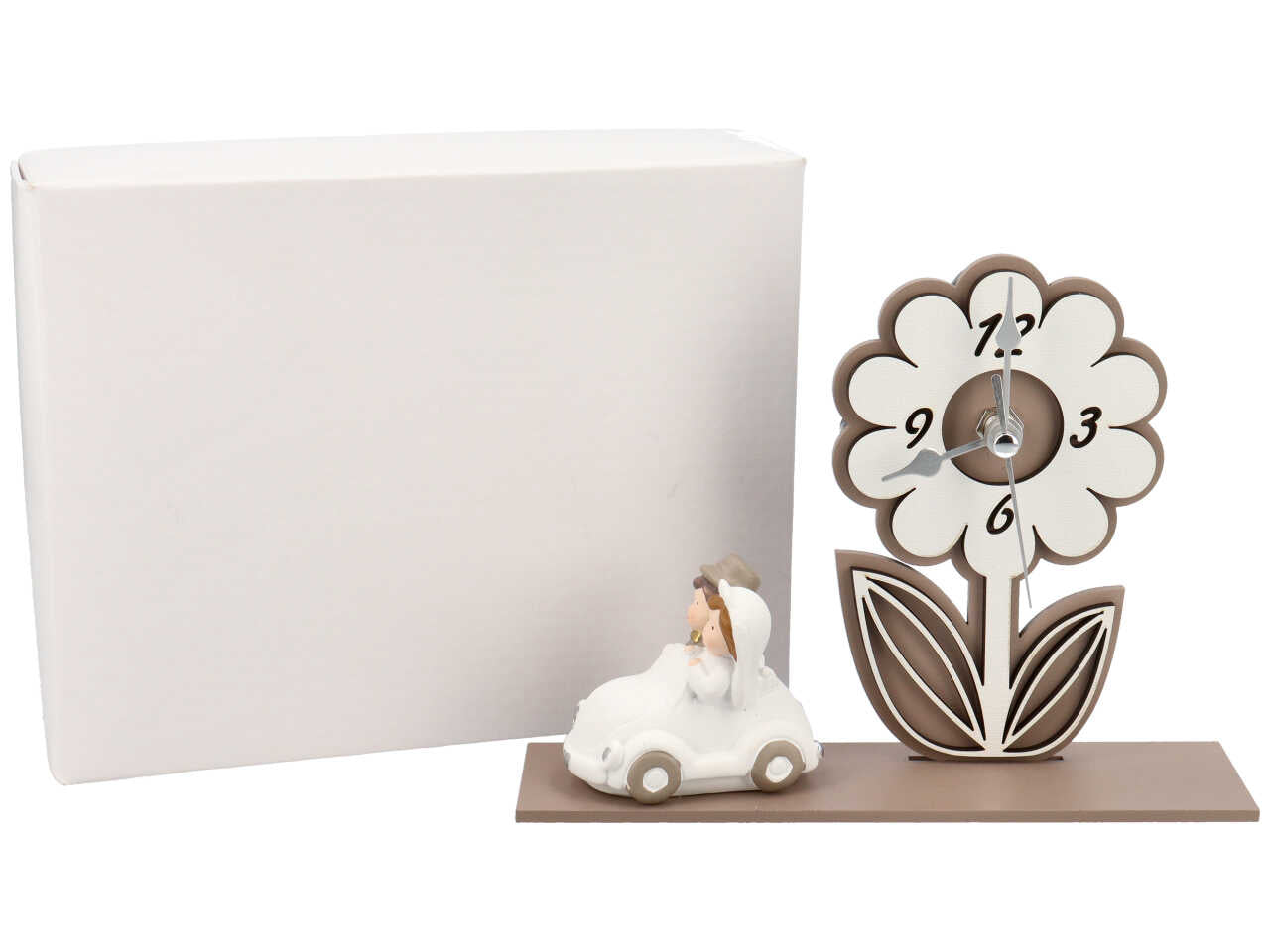 Coppia di sposi con fiore e orologio
