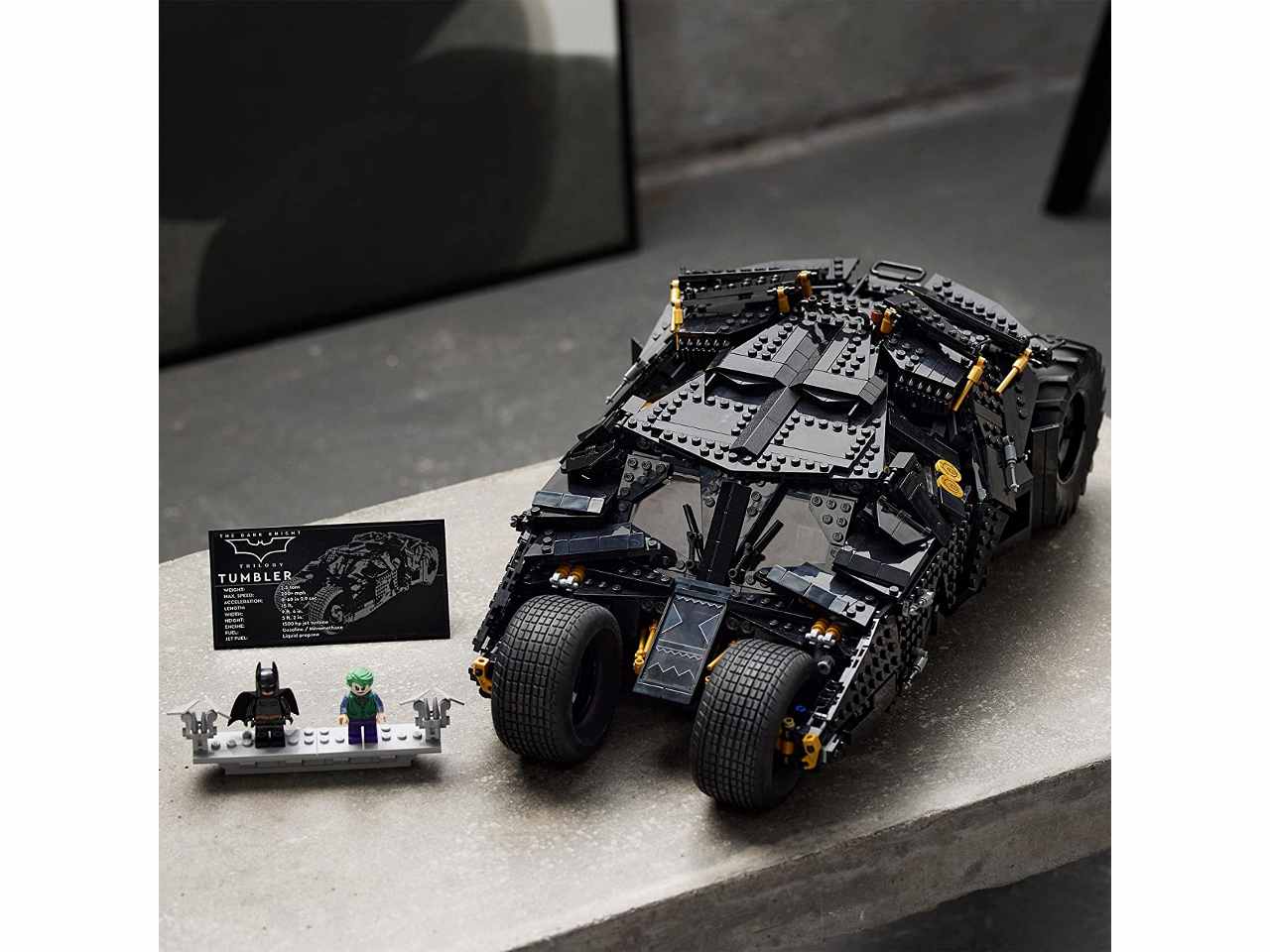 Lego DC Batman Batmobile Tumbler 76240