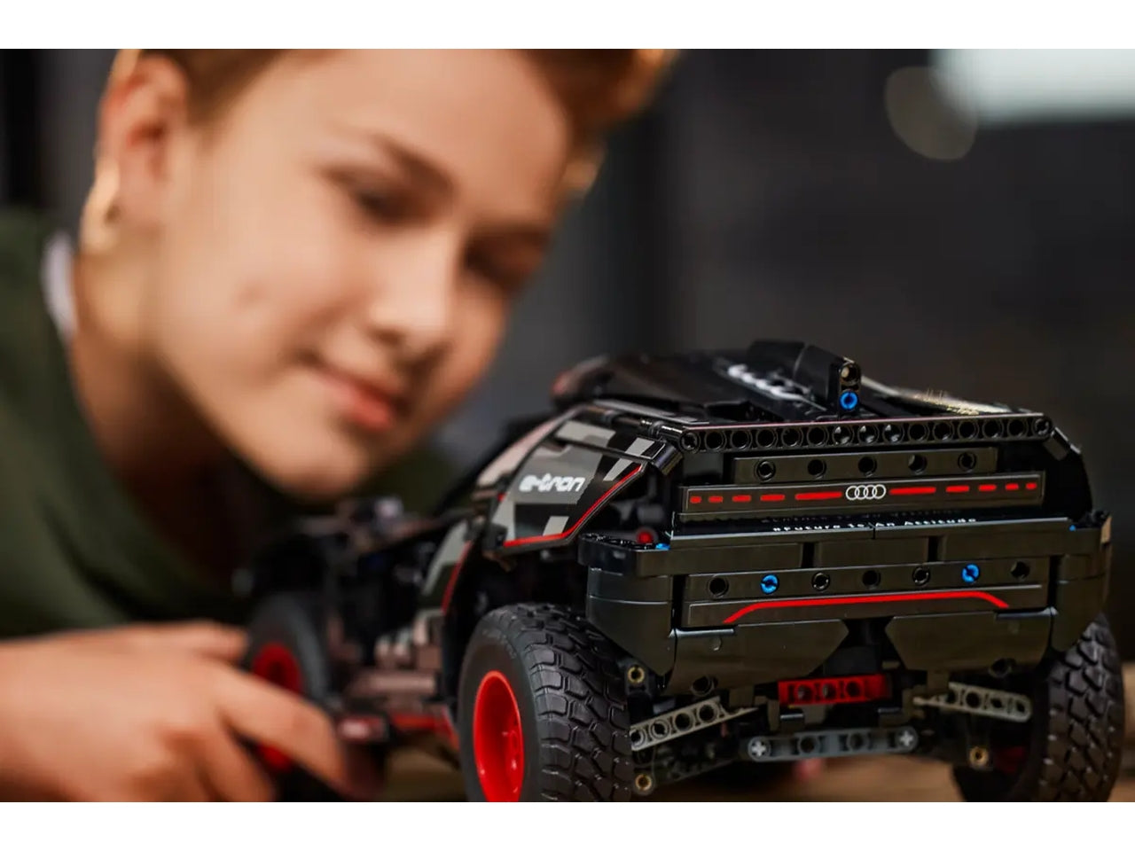 Lego Technic Audi RS Q E-Tron 42160