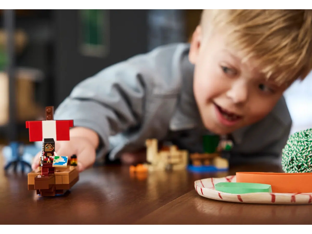 Lego Minecraft il viaggio del galeone dei pirati, set costruzioni da 166 pezzi per bambini di 8+ anni 21259