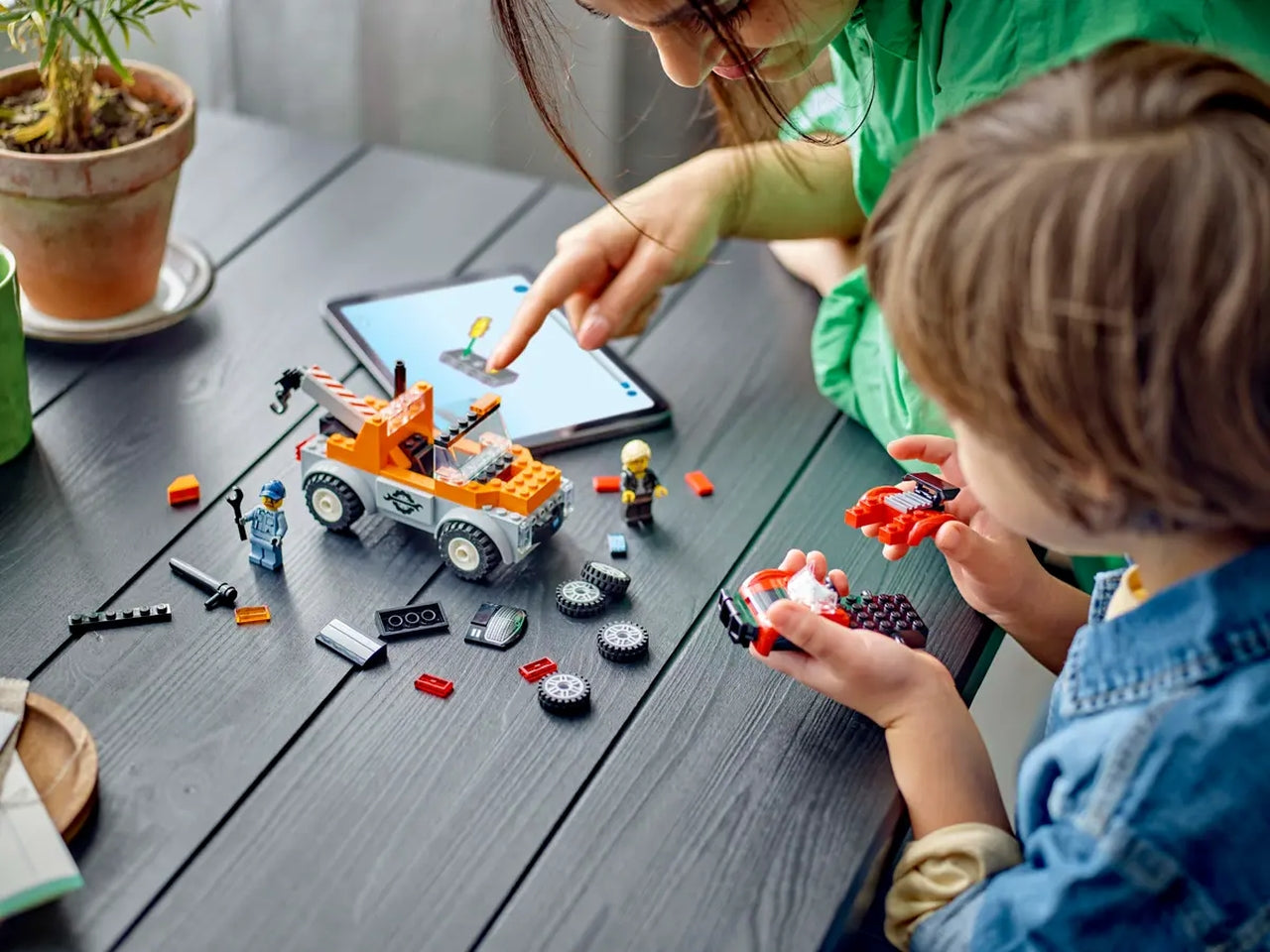 Lego City Great Vehicles Autogrù e officina auto sportive, set di costruzioni in scatola da 101 pezzi, per bambino 4+ anni 60435