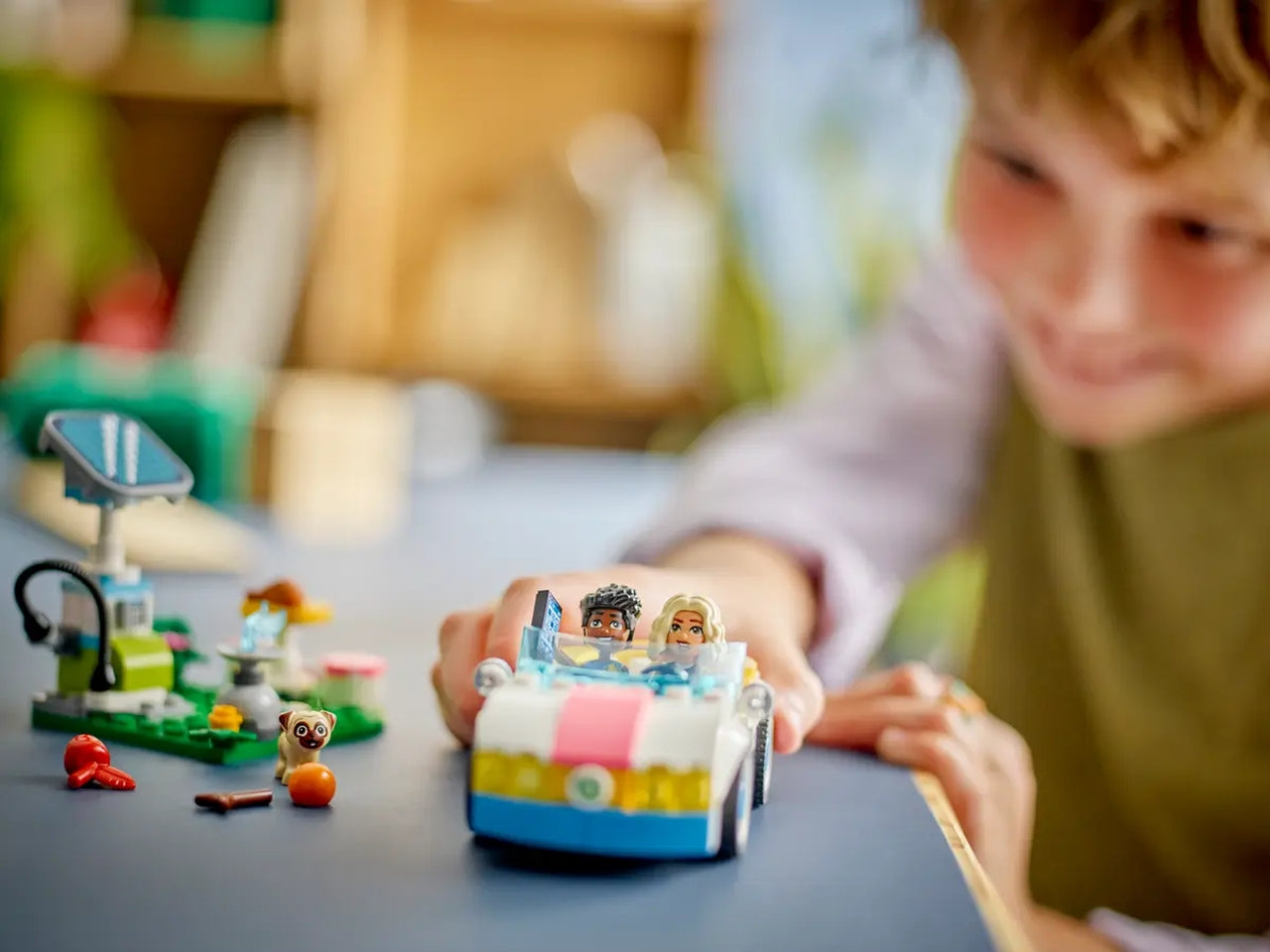 Lego friends auto elettrica e caricabatterie