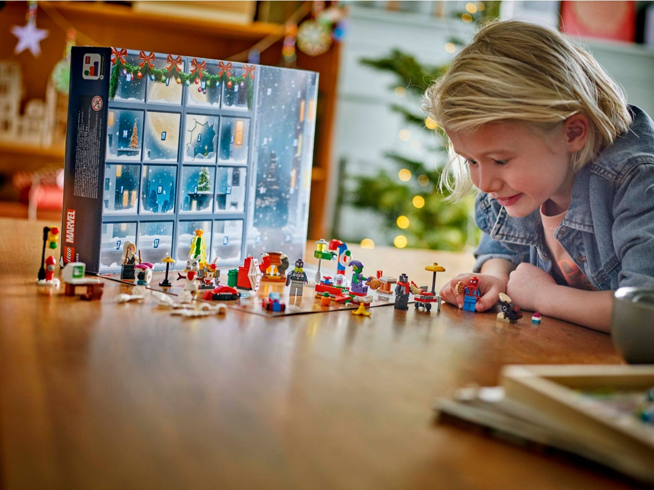 LEGO Marvel - Calendario dellAvvento per bambini con sorprese supereroiche: Calendario dellAvvento 2024 Spider-Man con 24 sorprese giornaliere per i bambini e le bambine dai 7 anni in su 76293