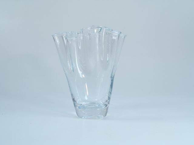 L.vetro vaso smerlato piccolo  17-203