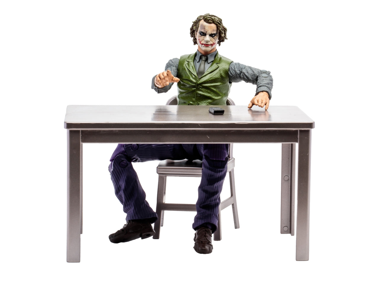Dc multiverse 18cm - joker da il cavaliere oscuro con playset e accessori