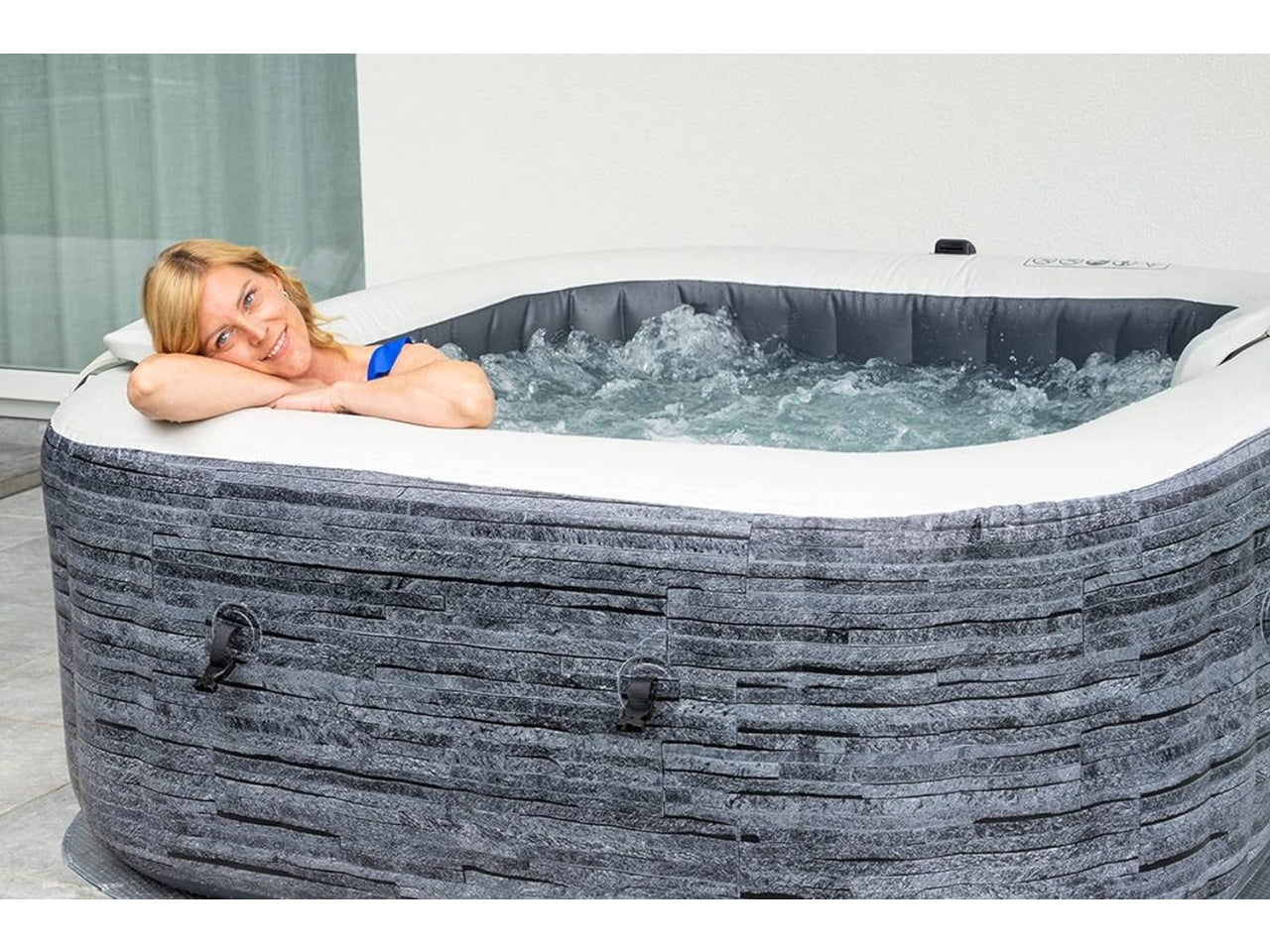 Bubble massage set greystone deluxe 4 posti quadrata con pompa, riscaldatore, sistema di purificazione acqua, 140  getti, telo base, telo copertura, dispenser di cloro