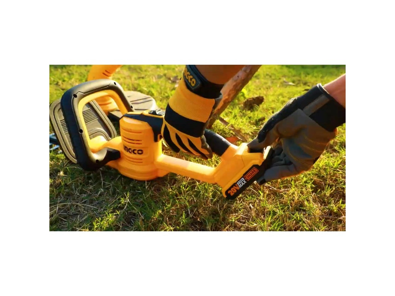 Tagliasiepi a batteria Ingco 20V con lama 450mm, con impugnatura confortevole