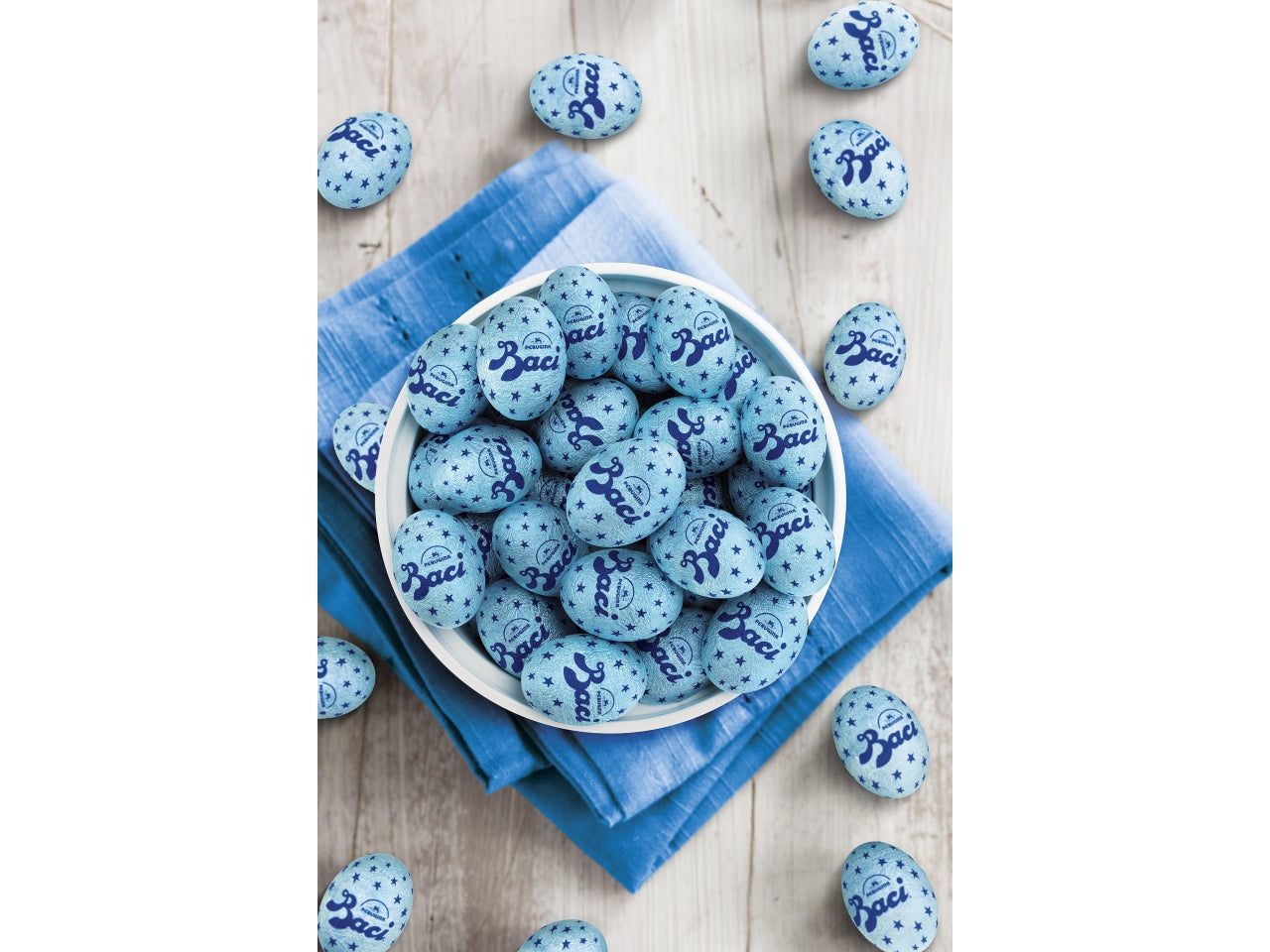 Baci ovetti sfusi al latte nella ciotola 500g