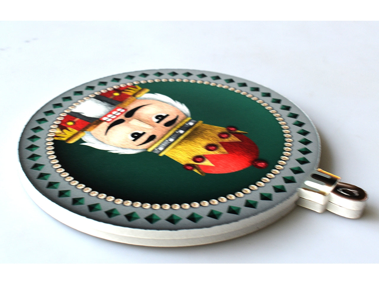 Sfera di natale emerald ball con sfondo verde e disegno omino di pan di zenzero diametro 19cm in becks 5mm con foro per appenderla - la confezione contiene 2 sfere