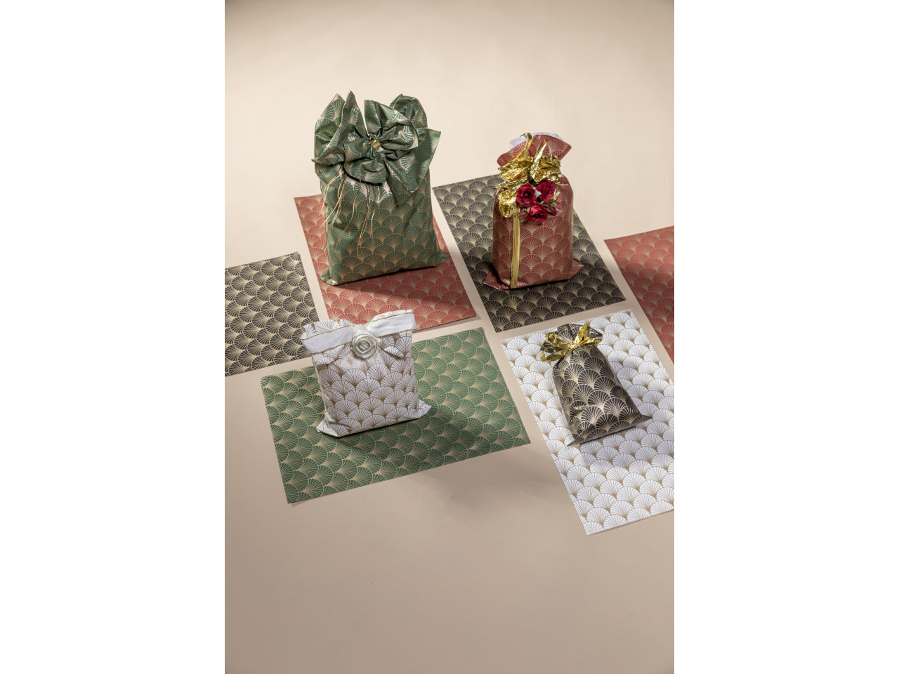 Buste 20x35cm decoro pave' assortite - la confezione contiene 50 buste