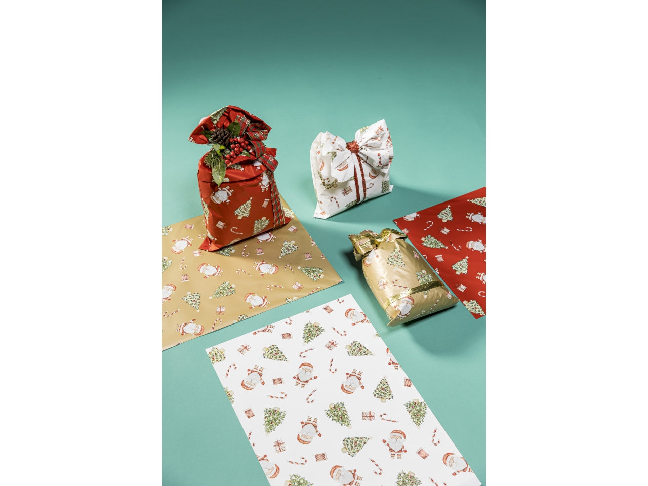 Buste 40x60cm decoro babbo natale assortite - la confezione contiene 25 buste