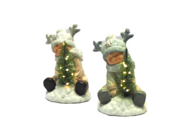 Bimbo seduto con albero verde+luce