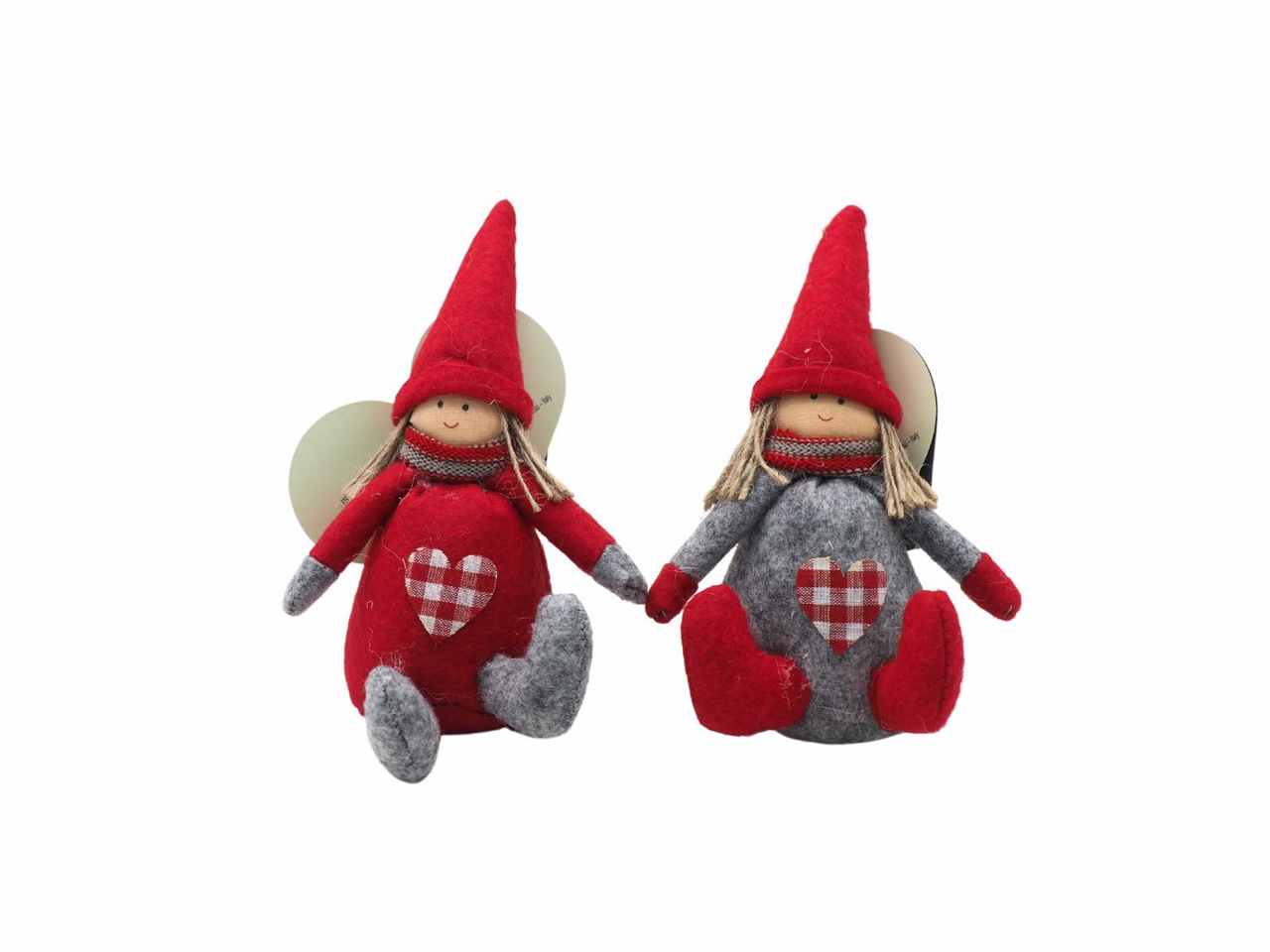 Bambina seduta con veste di panno misura h.15,3cm con cuore in tessuto